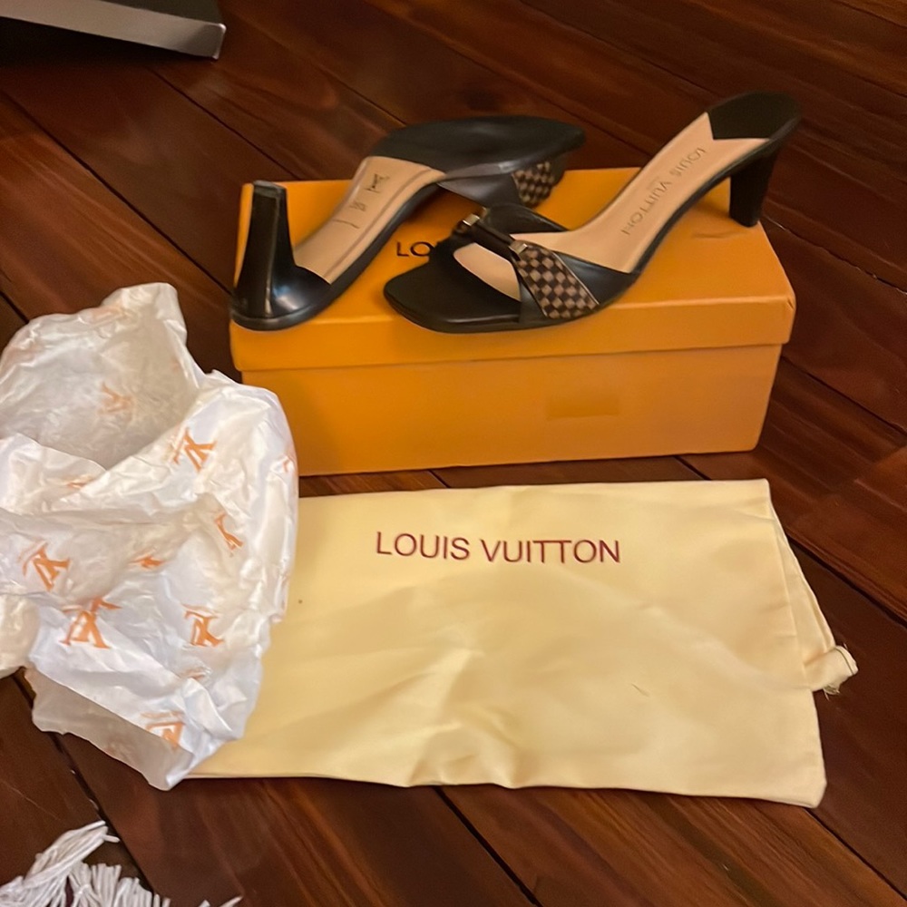 Louis Vuitton Sandal, Size 39.5, Upper Leather and Horse Hair Leather Insole.